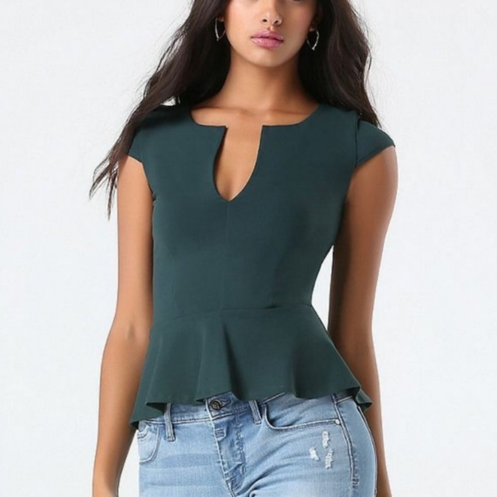 Bebe emerald green split neck high/low peplum top
